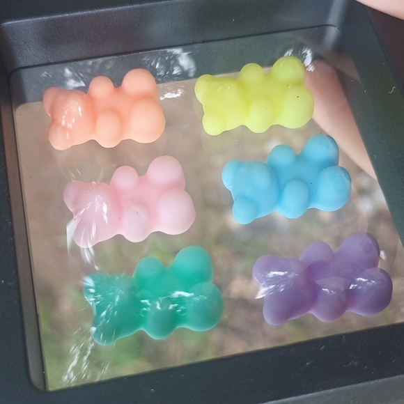 Gummy Bears In 3D Display - Picture 4 of 5